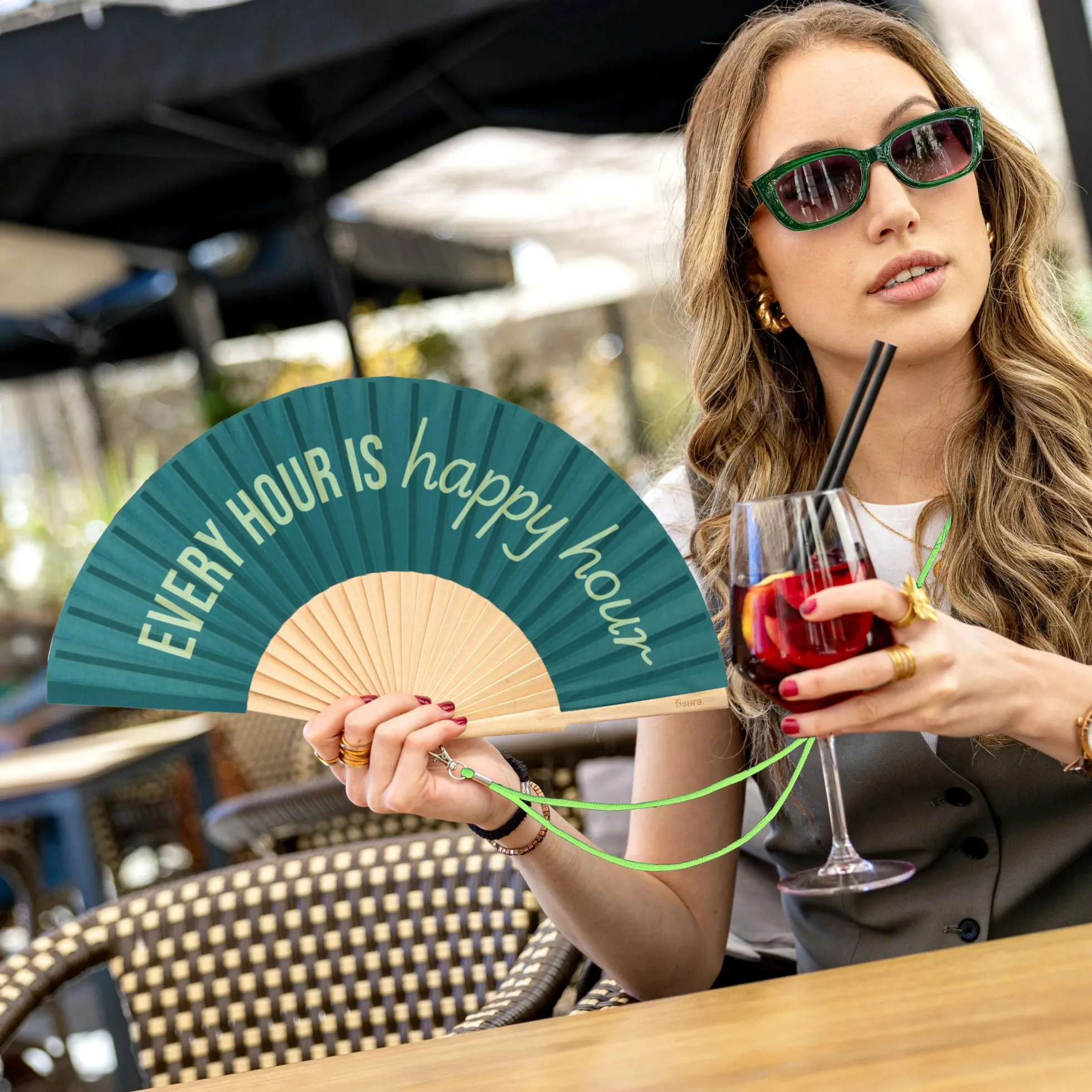 Abanico “Every hour is happy hour” verde