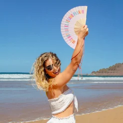 Abanico “Más hot que el verano pasado” beige