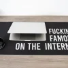 Alfombrilla ratón XXL “Fucking famous on the internet”
