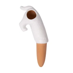 Autorriego perro blanco