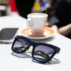 Gafas de sol “All you need is love”