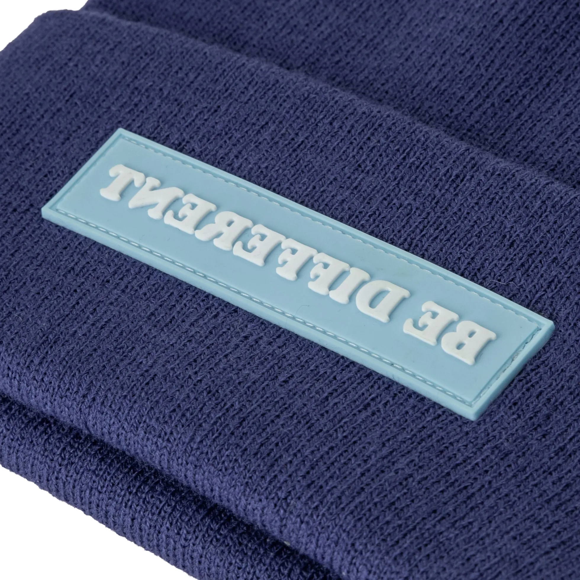 Gorro “Be different”