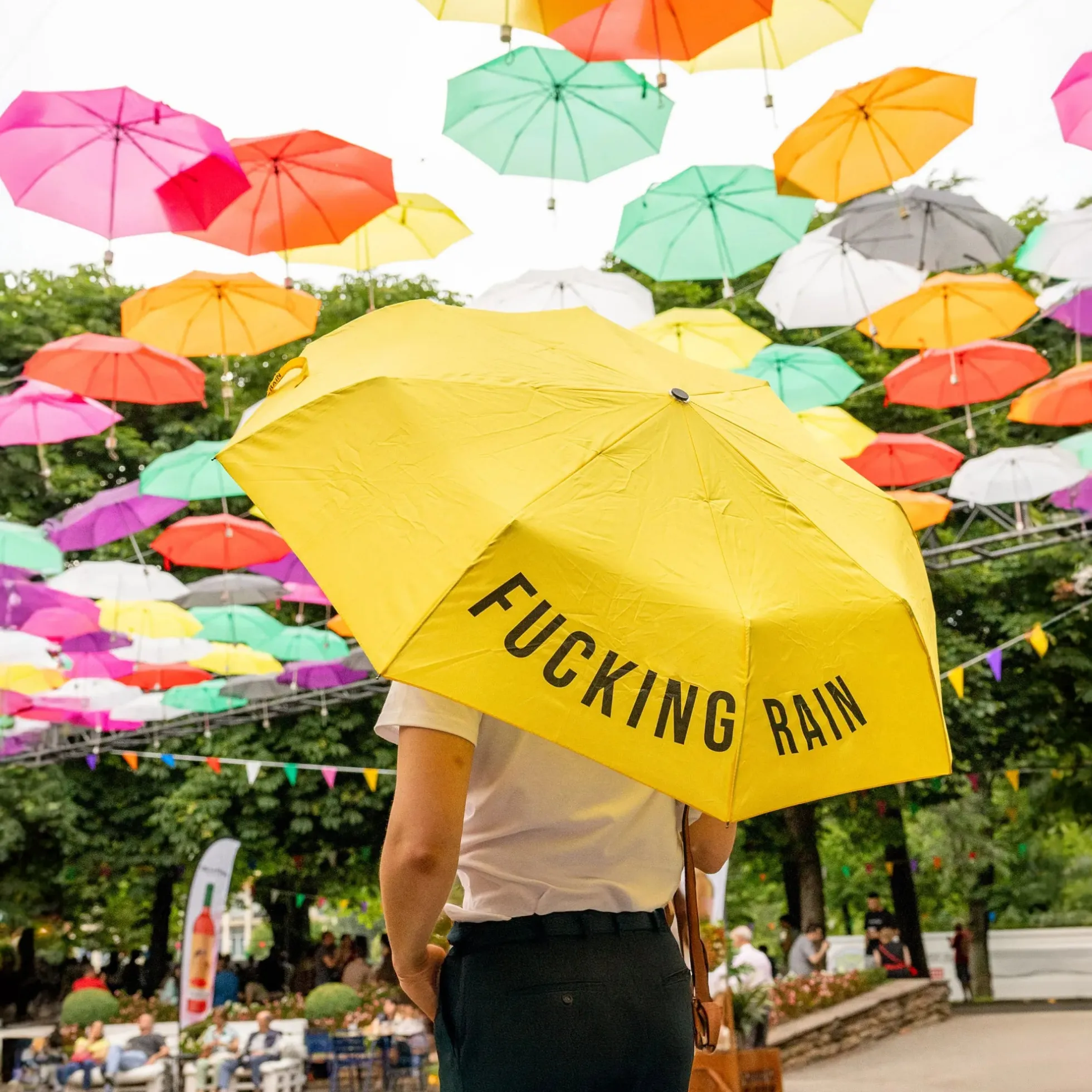 Paraguas plegable "Fucking Rain" amarillo