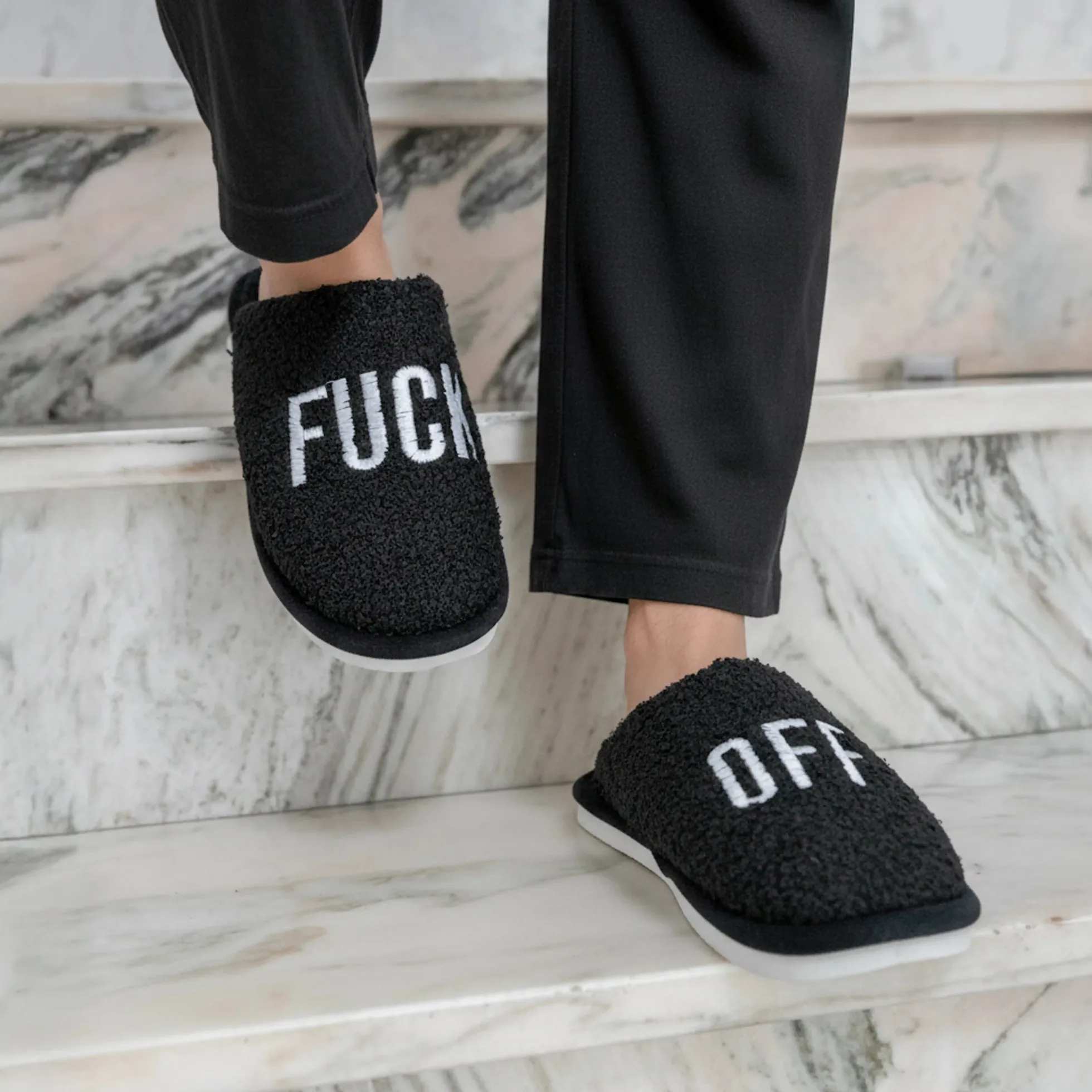 Zapatillas “Fuck off” negro