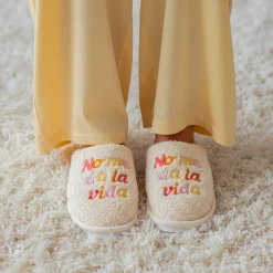 Zapatillas “No me da la vida” beige